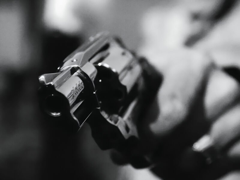 O TERROR SILENCIOSO NAS CALÇADAS DE FLORIANO PIAUÍ POLÍCIA É ACIONADA APÓS HOMEM ARMADO AMEAÇAR PESSOA EM FRENTE A ESCOLA.