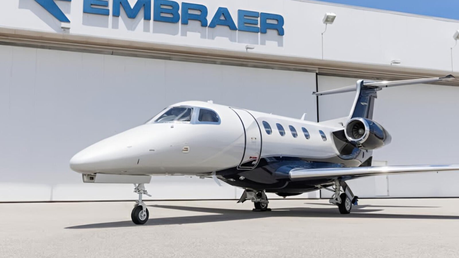 Embraer obtém tripla certificação do jato leve Phenom 300EV