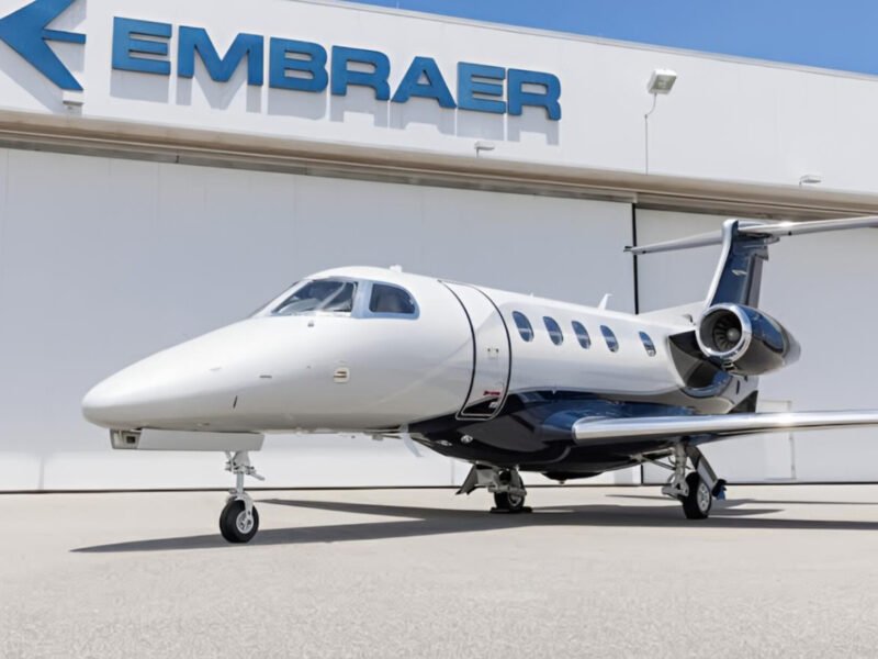 Embraer obtém tripla certificação do jato leve Phenom 300EV