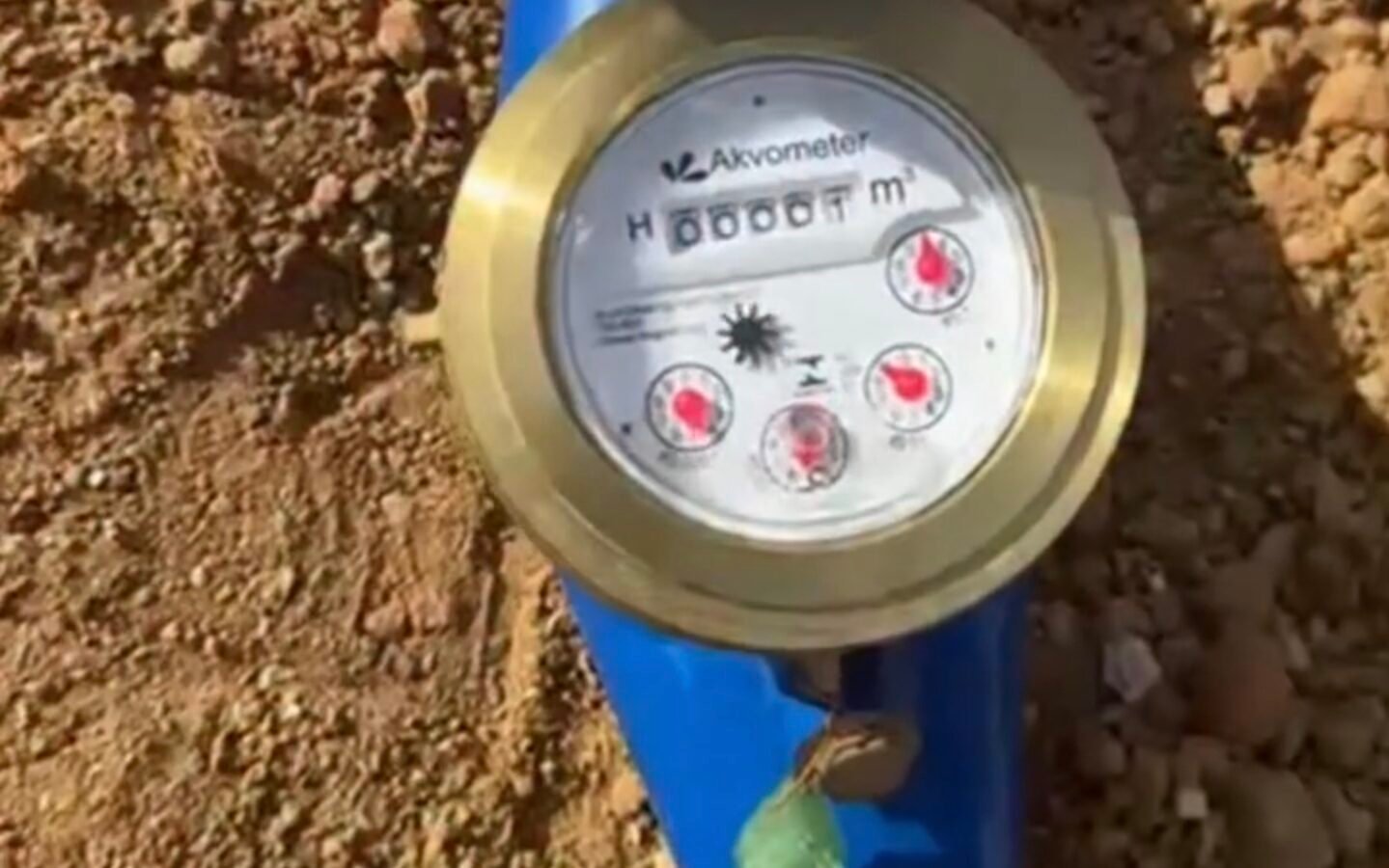 Hidrômetro em poço particular gira sozinho e florianense denuncia obrigação de instalar o medidor